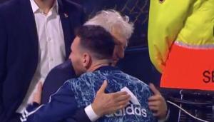 El cálido abrazo entre Messi y José Pékerman en la previa del duelo contra Venezuela (Fotos)