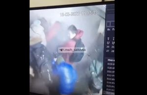 En VIDEO: Proyectil ruso cayó en supermercado de Járkov mientras clientes buscaban víveres