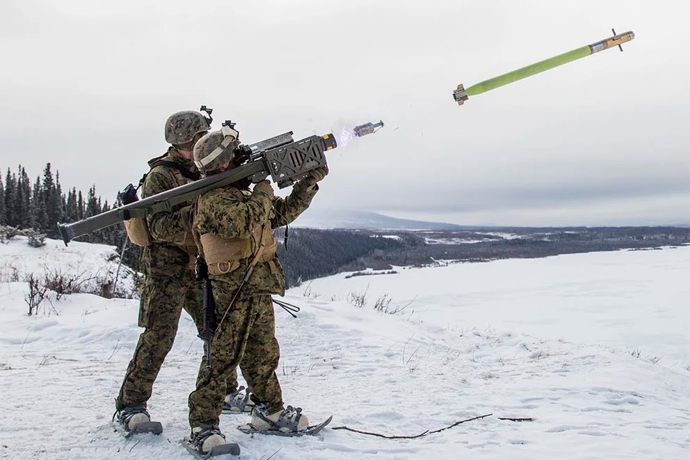 Cómo son los Stinger, los misiles portátiles que envía EEUU a Ucrania para derribar aeronaves rusas