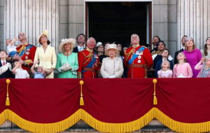 Mostaza al techo, comentarios pícaros y bromas inesperadas: el increíble humor de la familia real británica