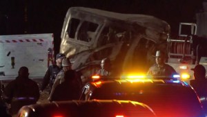 Tragedia en Texas: Nueve personas perdieron la vida tras choque entre dos vehículos