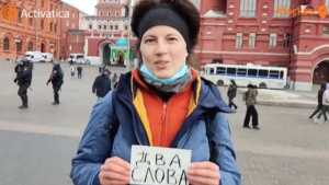 EN VIDEO: dos rusas fueron arrestadas en plena plaza pública de Moscú tras dar su opinión sobre Ucrania