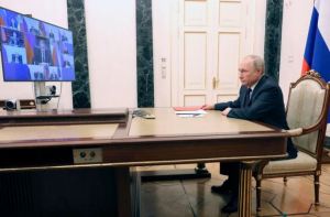 “El pueblo escupirá a la escoria traidora”, la advertencia de Putin a los oligarcas