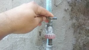 Los habitantes de Ureña reciben “agua de panela” por las tuberías (Imágenes)