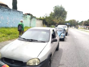 Pacientes con enfermedades crónicas viven un calvario para surtir gasolina en Mérida