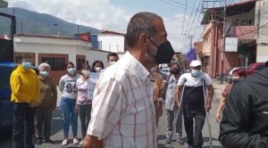 Cansados de pasar trabajo: En Ejido,  pacientes de la unidad de diálisis salieron a protestar