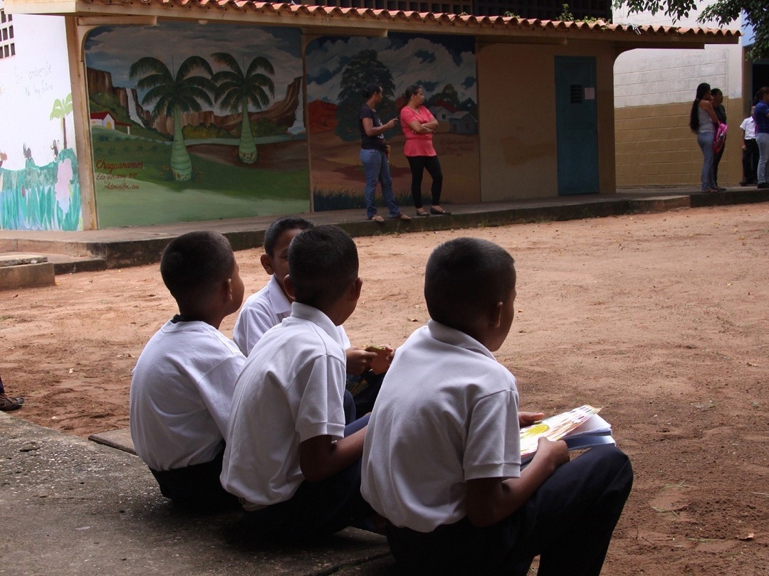 Más de 540 mil estudiantes en Venezuela abandonaron las aulas de clases