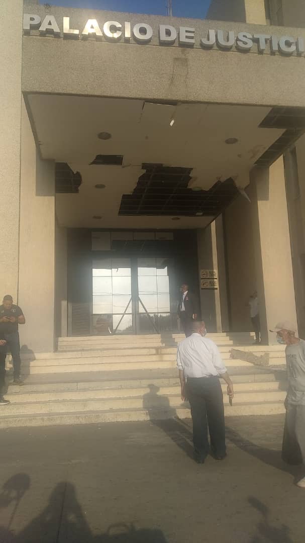 Lanzaron artefacto explosivo al Palacio de Justicia de Maracaibo (Fotos)