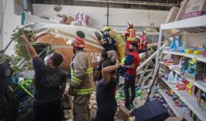 VIDEOS: Aeronave causó terror al estrellarse contra un supermercado en México