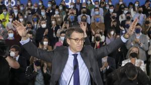 Feijóo presenta su candidatura para presidir el PP: “Vengo a ganar a Pedro Sánchez”