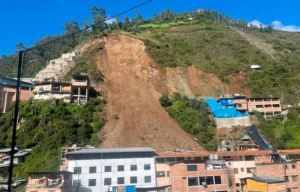Hallaron tres muertos bajo escombros tras alud en los Andes peruanos