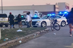 Tragedia en Arkansas: Un muerto y más de 20 heridos tras tiroteo durante exhibición de autos