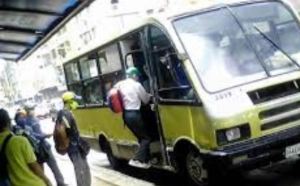 Con piedras y balazos, piratas de carretera atacaron autobús en Monagas