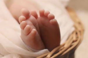 “¿Te la puedes llevar?”: Entregó su bebé recién nacida a desconocidos en calle de Texas