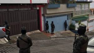 Honduras detiene a “coyote” cuando trasladaba a 28 ecuatorianos y cinco cubanos