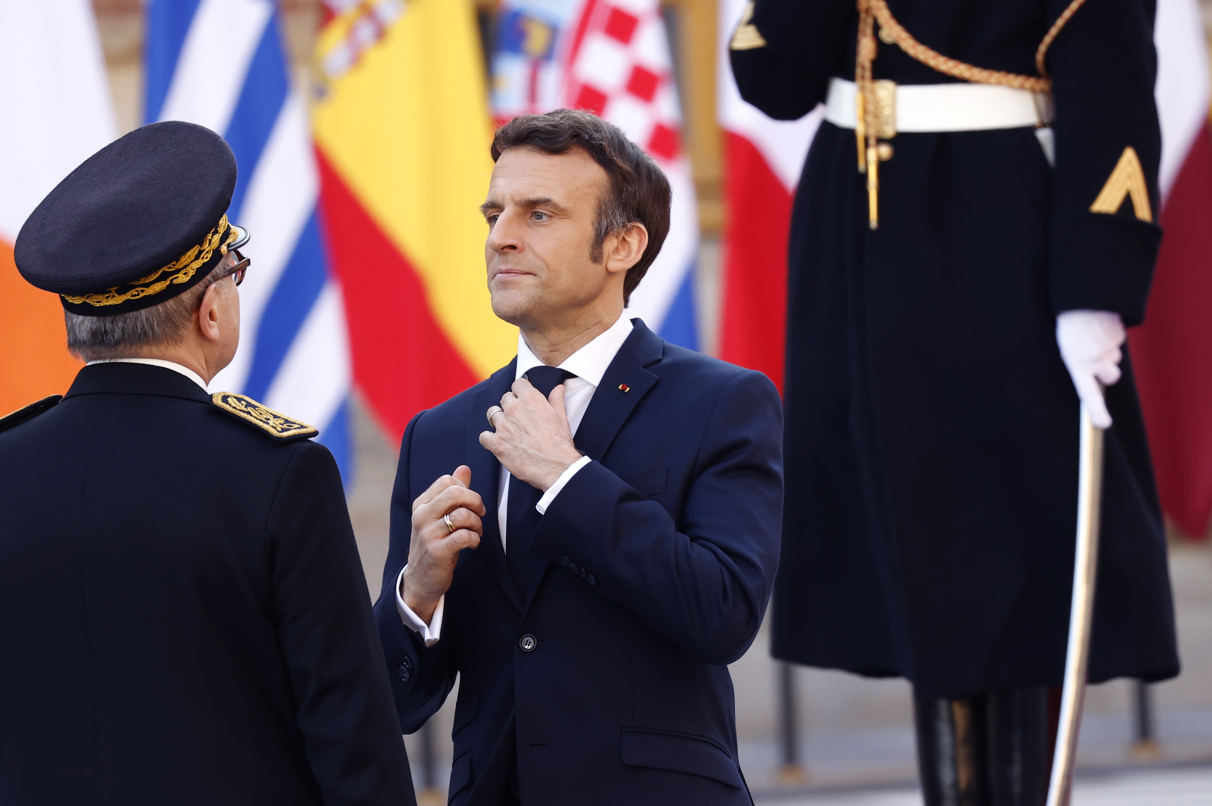 Macron, “preocupado y pesimista” ante una solución diplomática a la invasión rusa en Ucrania