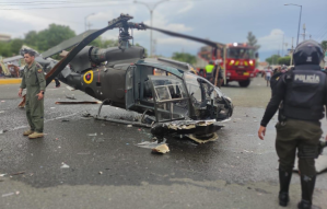 Helicóptero militar aterrizó de emergencia en una avenida de Ecuador (Video)
