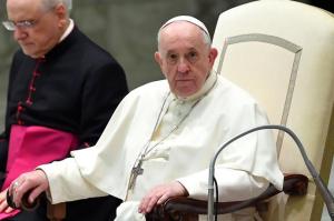 El papa Francisco siente “vergüenza” porque algunos países quieren gastar parte de su PIB en armas