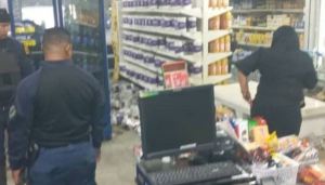 VIDEO: El momento en que lanzaron un granada a supermercado en Zulia