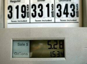 Bajar los precios de la gasolina y evitar los impuestos: Las medidas que tomarían varios estados en EEUU