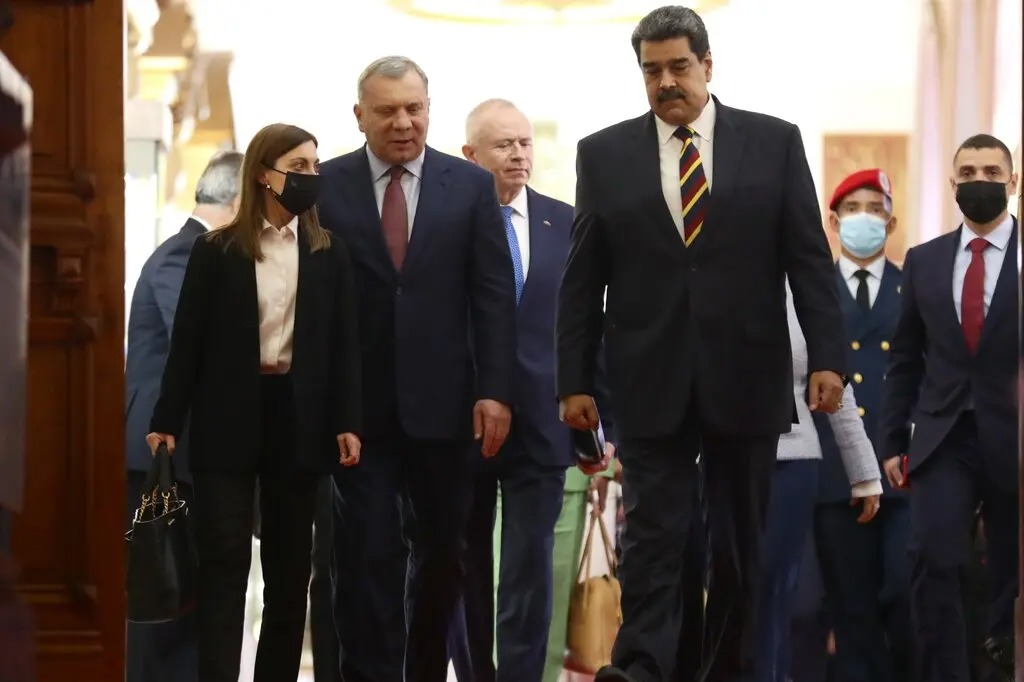 NYT: Funcionarios estadounidenses viajan a Venezuela como esfuerzo para aislar más a Rusia