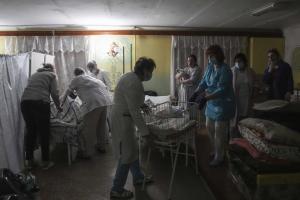 Dramáticas IMÁGENES de salas de maternidad trasladadas a sótanos en Ucrania