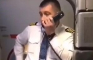 El mensaje de un piloto ruso sobre la guerra con Ucrania hizo reaccionar a los pasajeros del avión (VIDEO)