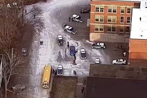 Abrió fuego desde un auto en las afueras de una escuela en Boston: Hirió a maestro y estudiante