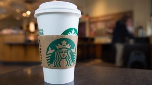 La drástica decisión de Starbucks en EEUU que planea expandir a todos sus locales
