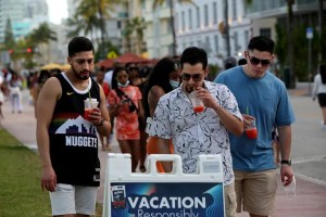 Ley seca en Miami Beach: A raíz de incidentes con springbreakers suspenden venta de alcohol