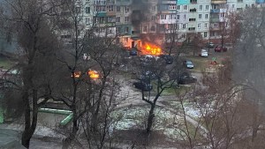 Interrumpen por segundo día la evacuación de civiles de Mariúpol tras un nuevo ataque ruso