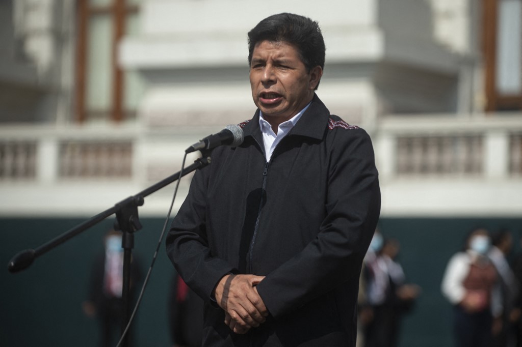 Castillo anunció fin del toque de queda en Lima tras diálogo con el Congreso