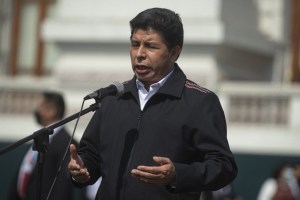 Pedro Castillo se reunió con sus rivales políticos en el Congreso peruano