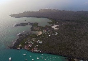 Alerta ecológica: Barco se hundió en Galápagos con 2.000 galones de diésel