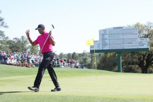 Tiger Woods terminó primera ronda del Masters de Augusta por debajo del par