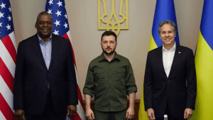 “Queremos ver a Rusia debilitada”: las declaraciones del secretario de Defensa de EEUU tras visita a Ucrania