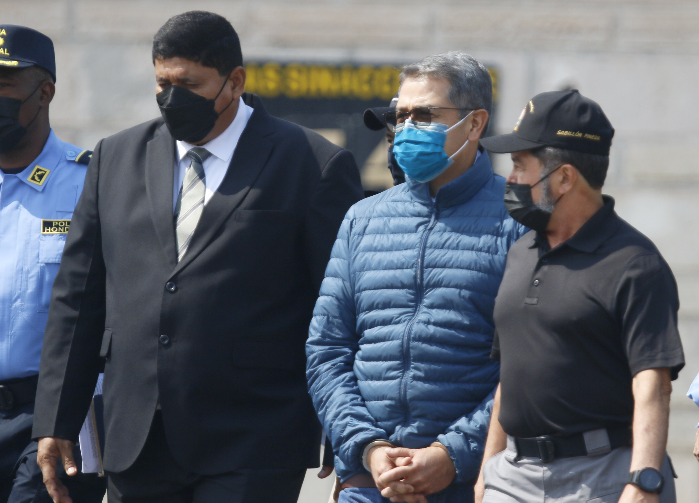 Expresidente hondureño Hernández ya fue extraditado a EEUU por narcotráfico (Imágenes)