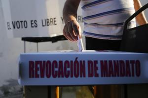 Inicia consulta en México para decidir si López Obrador sigue en su cargo