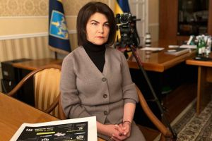 AP: La mujer que le quiere pedir rendición de cuentas a Putin