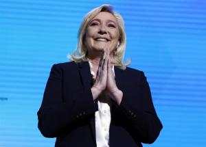 Una nueva acusación europea contra Le Pen oscurece su campaña, como en 2017