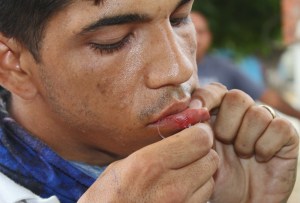 Migrantes venezolanos se cosieron la boca para presionar a autoridades de México