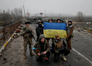 Con la contraofensiva ucraniana surgen las atrocidades de los soldados rusos