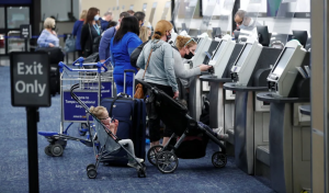 Estas son las aerolíneas que abandonaron la obligación de llevar mascarilla en los vuelos en EEUU