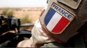 Ejército francés habría filmado a mercenarios rusos enterrando cadáveres cerca de base militar de Mali