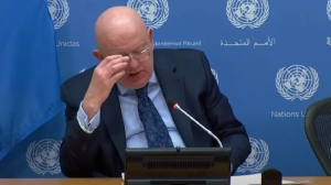 Se volvió un ocho: El error del embajador ruso ante la ONU al explicar la muerte de civiles en Bucha