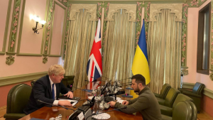 Boris Johson se reunió con Zelenski tras visita sorpresa a Kiev (FOTO)