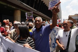 Rumbo a Miraflores: Trabajadores y sindicalistas trancaron la avenida Baralt para exigir sueldos dignos #6Abr