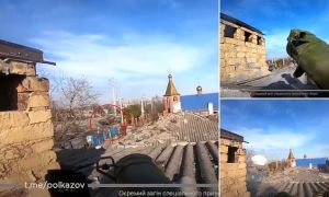 EL VIDEO: Momento en que pelotón ucraniano emboscan y destruyen un tanque ruso de la era soviética