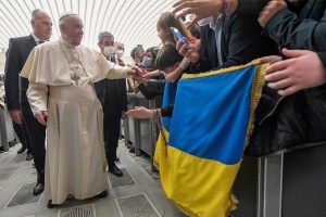 El papa Francisco y presidente polaco hablaron de la situación de ucranianos refugiados tras invasión rusa