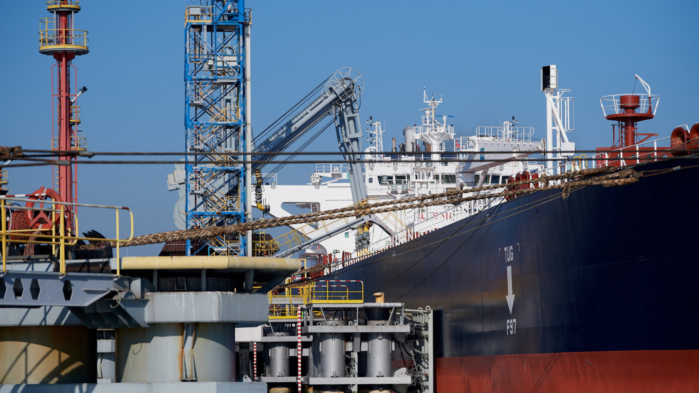 Bloomberg: Las exportaciones de petróleo ruso caen un 25% en una semana